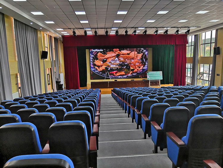 濟南市華山第三小學禮堂40㎡室內(nèi)P3全彩屏