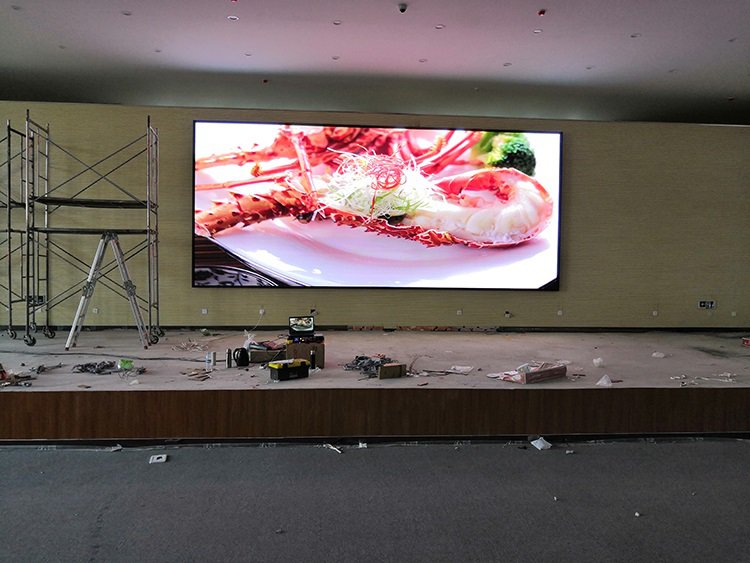 濟南市華山中學禮堂25㎡室內P3全彩屏